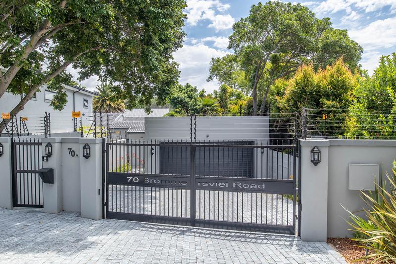 5 Bedroom Property for Sale in Constantia Western Cape